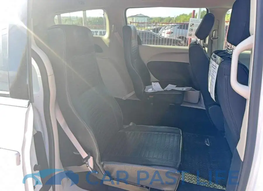 2C4RC1CGXNR203889# 6