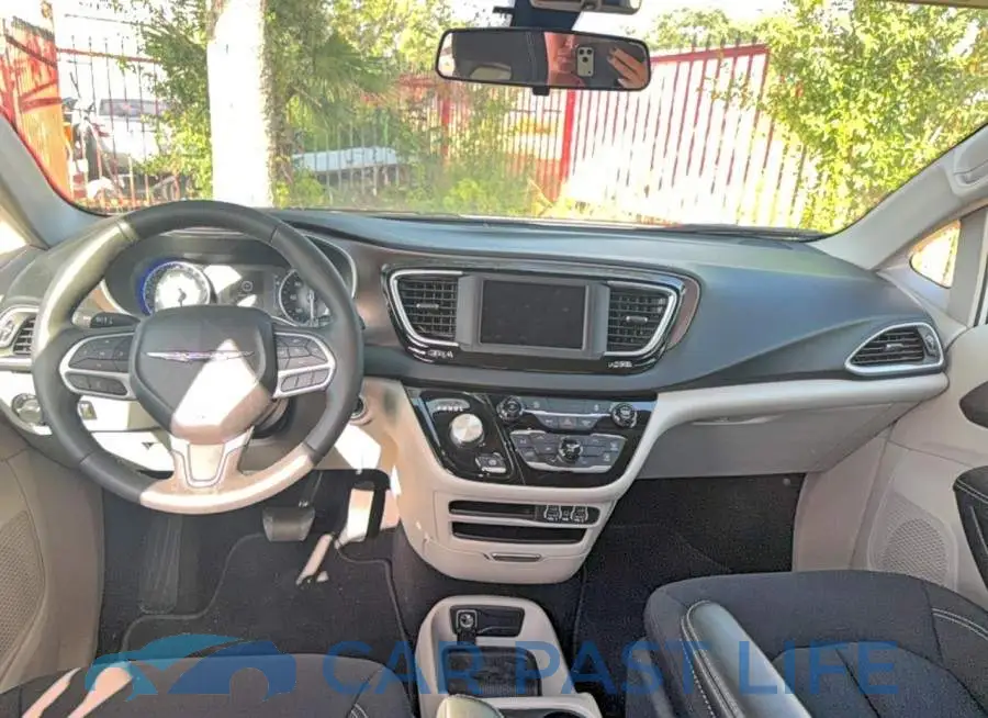 2C4RC1CGXNR203889# 9