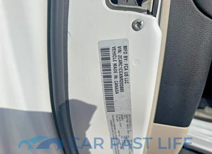 2C4RC1CGXNR203889# 10