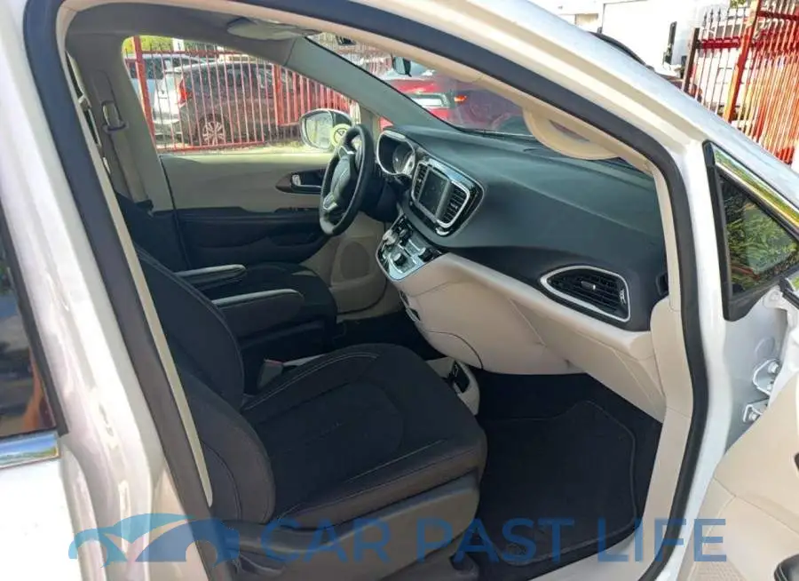2C4RC1CGXNR203889# 5