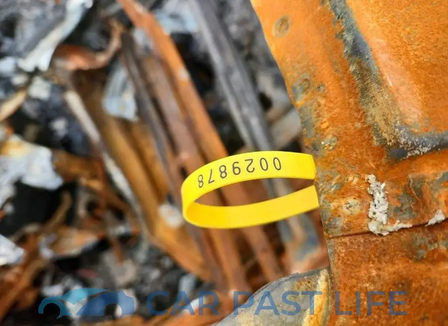 1FMCU0GD8HUE39022# 12