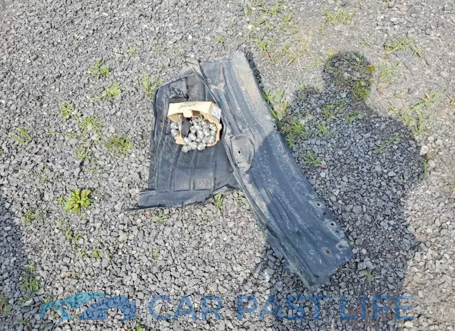 JA4AT4AA4JZ618634# 13