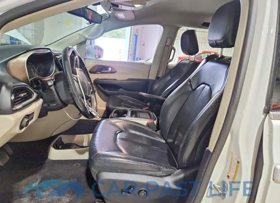 2C4RC1BG8JR114818# 7