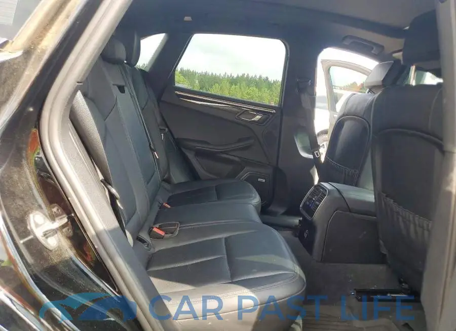 WP1AA2A53MLB04668# 10