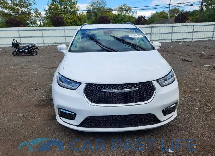 2C4RC1BG8NR213077# 5