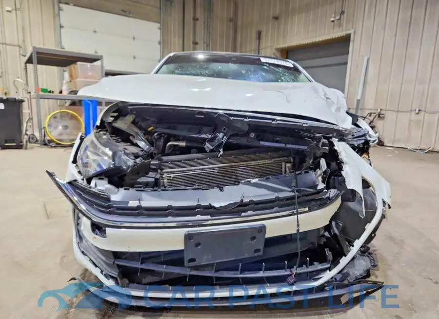 3VW7M7BU6RM042210# 5
