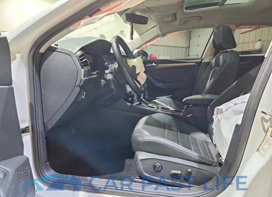 3VW7M7BU6RM042210# 7