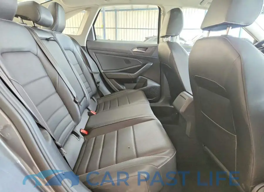 3VW7M7BUXRM072813# 10