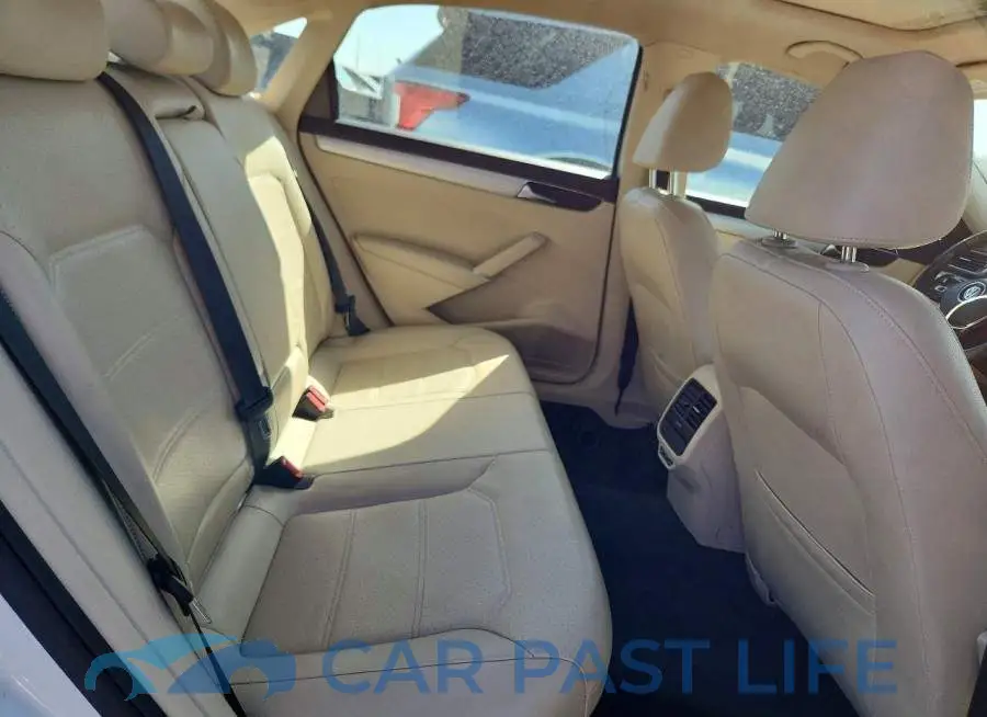 1VWLA7A32KC009809# 10
