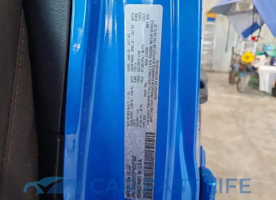1C4HJXDG9PW597902# 14