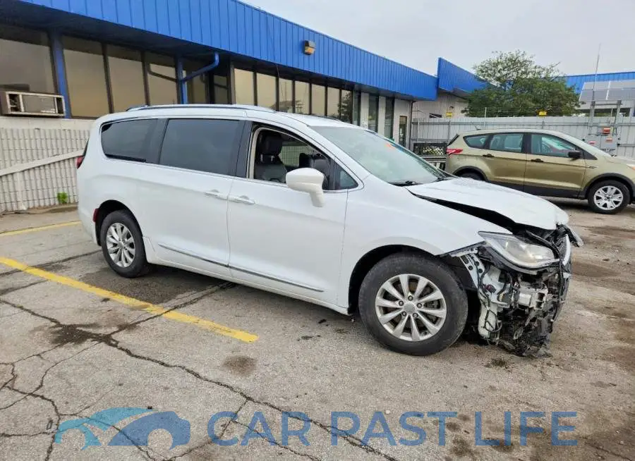 2C4RC1EG0JR317391# 4