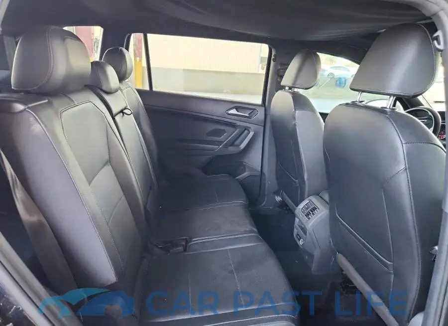 3VV3B7AX7JM196546# 10