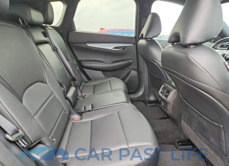 3PCAJ5M3XLF112040# 10
