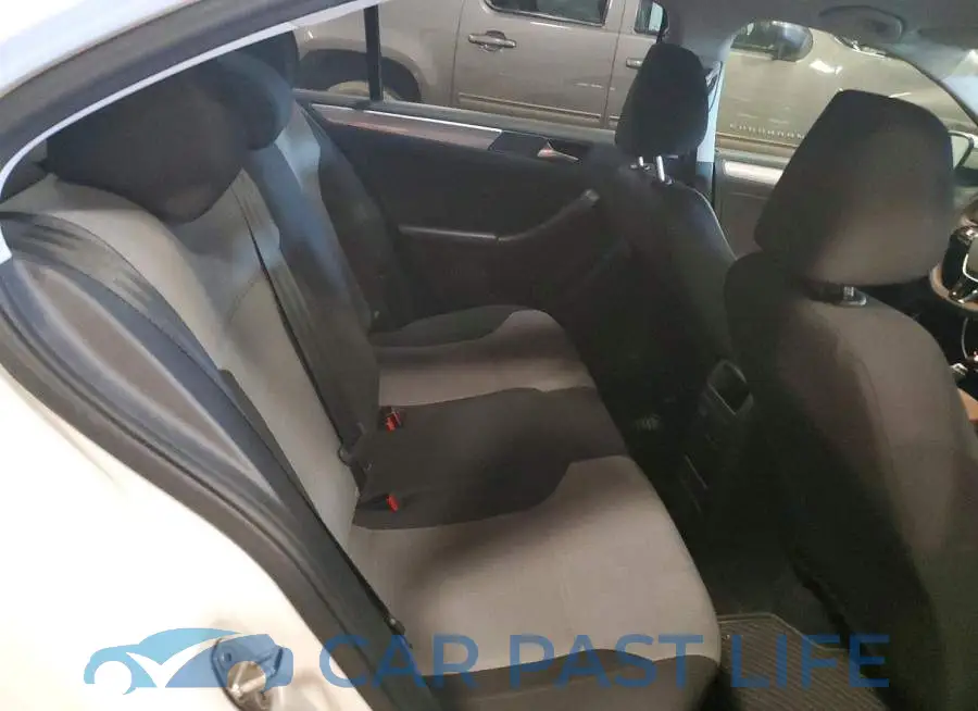 3VW167AJ7JM228950# 10
