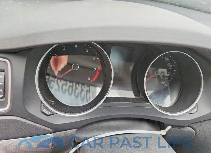 3VW2B7AJ3JM247902# 9
