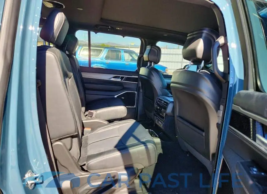1C4SJVBP4TS174806# 11