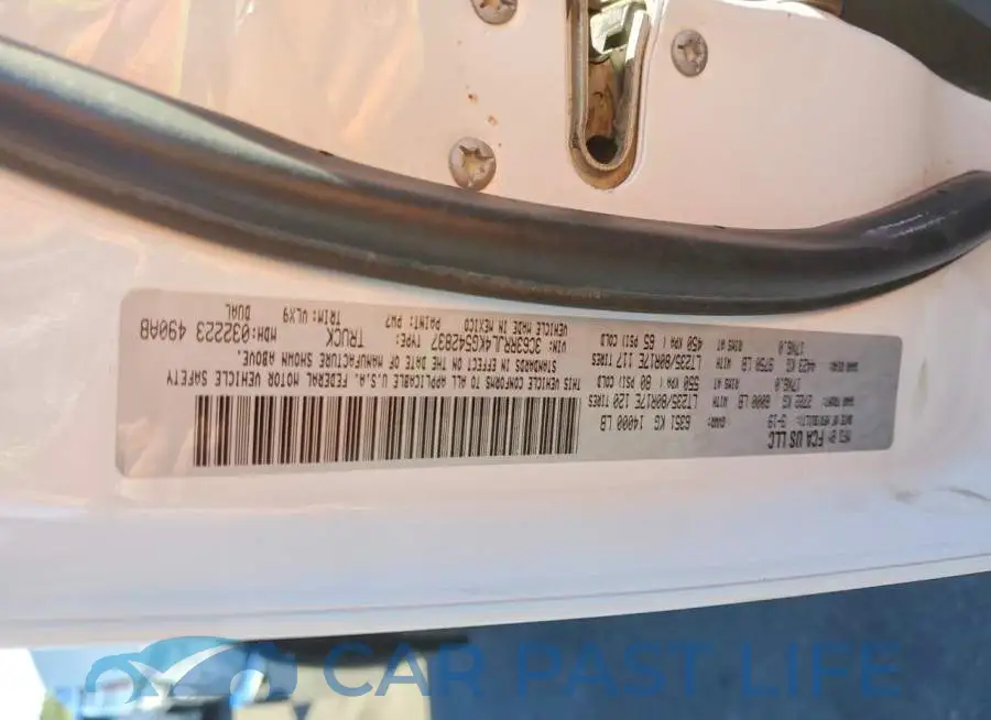 3C63RRJL4KG542837# 12