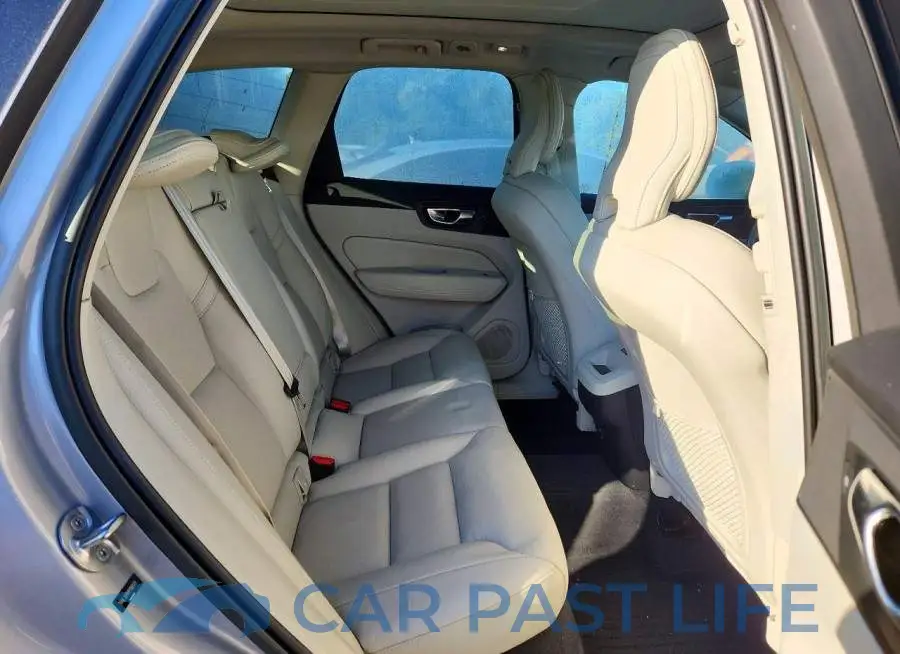 YV4L12RN9P1199569# 10