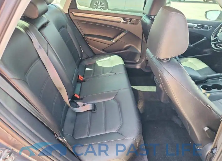 1VWDT7A35HC064827# 10