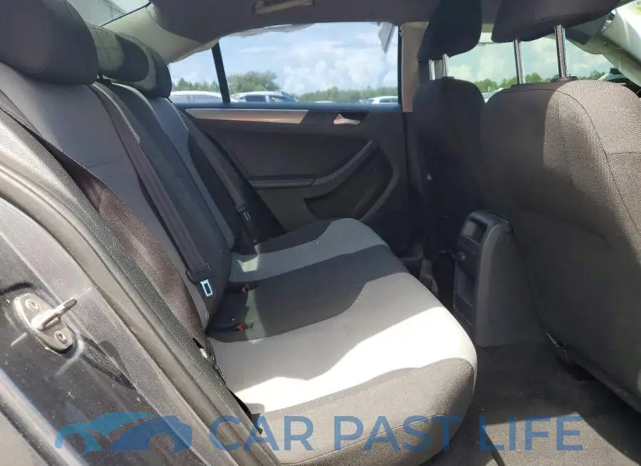 3VW2B7AJ5JM248792# 10
