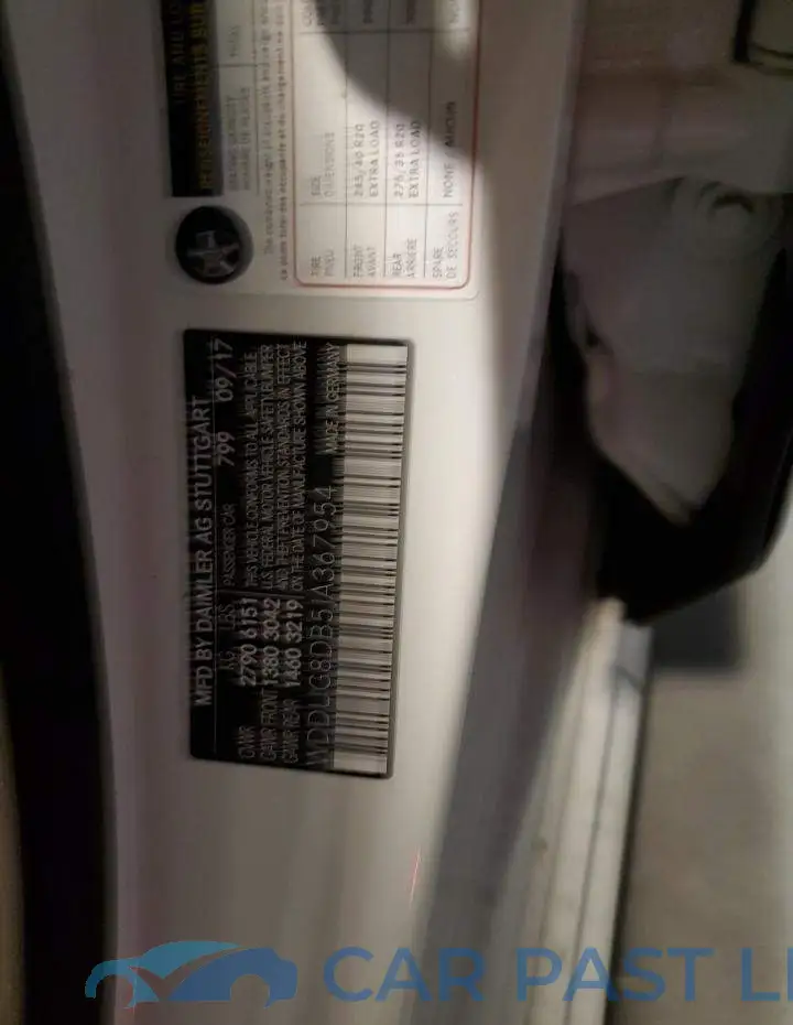 WDDUG8DB5JA367954# 12
