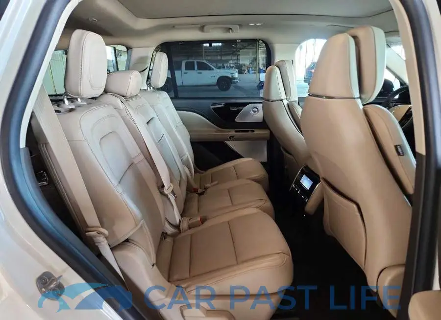 5LM5J7XC9NGL05273# 11