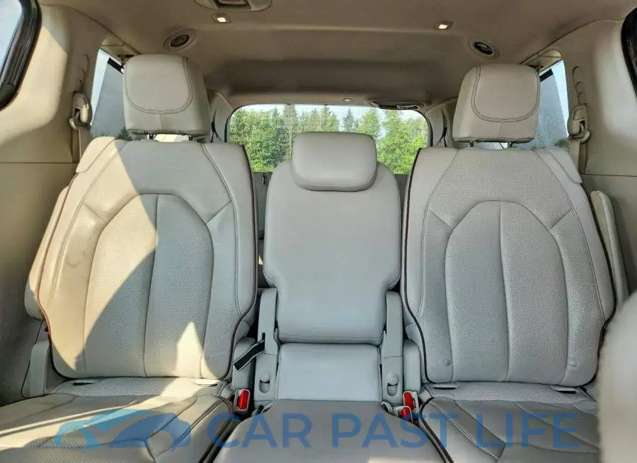 2C4RC1GG5JR312409# 10