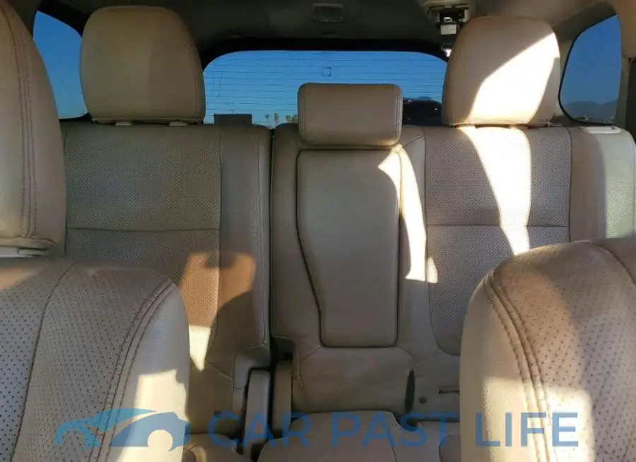 JA4AD3A37JZ021650# 10