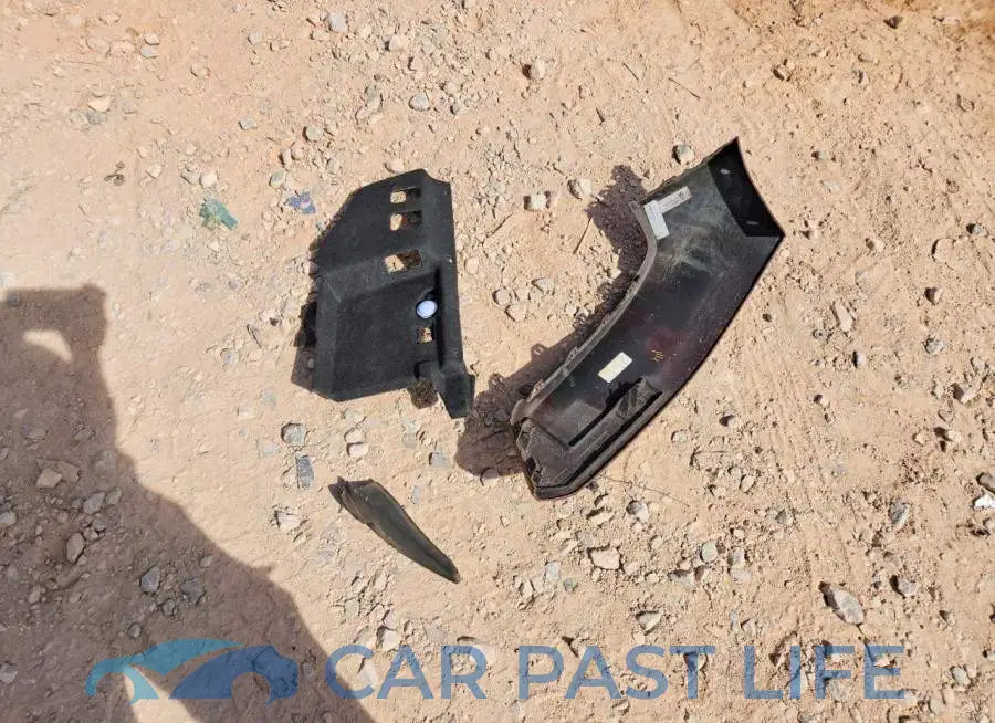 1C6SRFFT2KN586782# 12