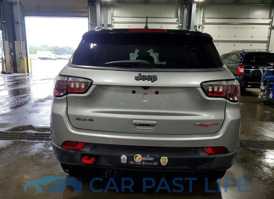 3C4NJDDB8MT590687# 6