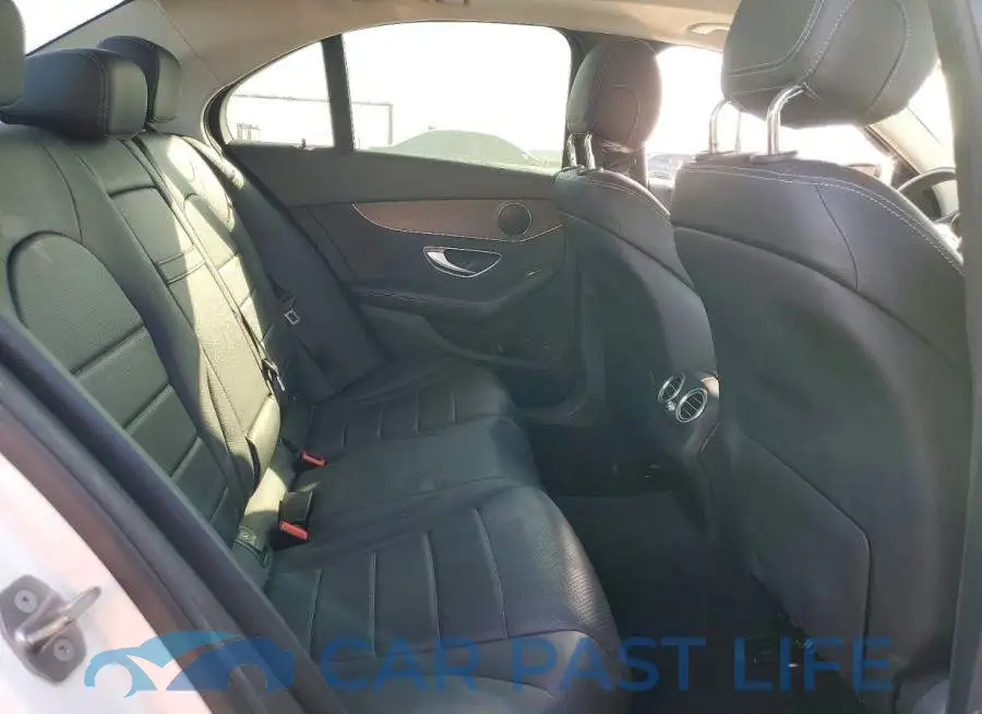 WDDWF8DB4LR525975# 10