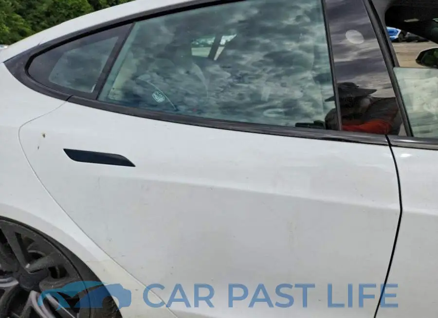 5YJSA1E50RF537062# 10