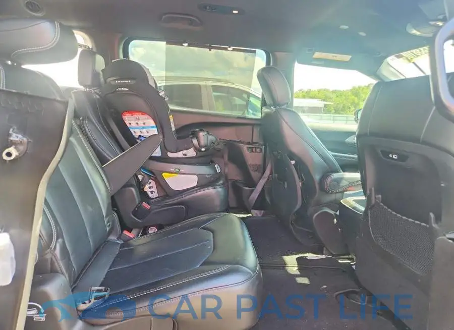 2C4RC1BG8SR541529# 11