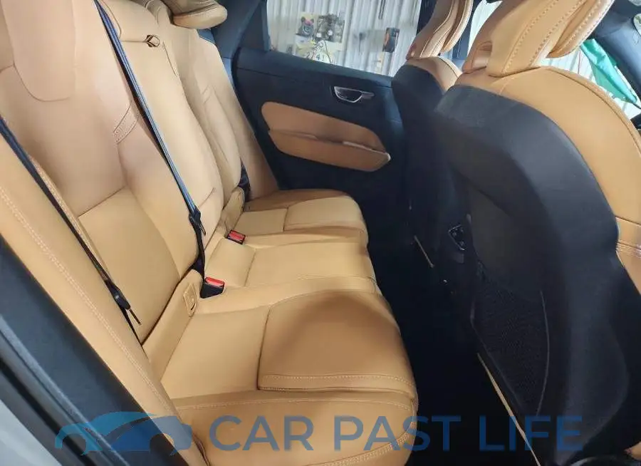 YV4L12RM3R1800890# 10