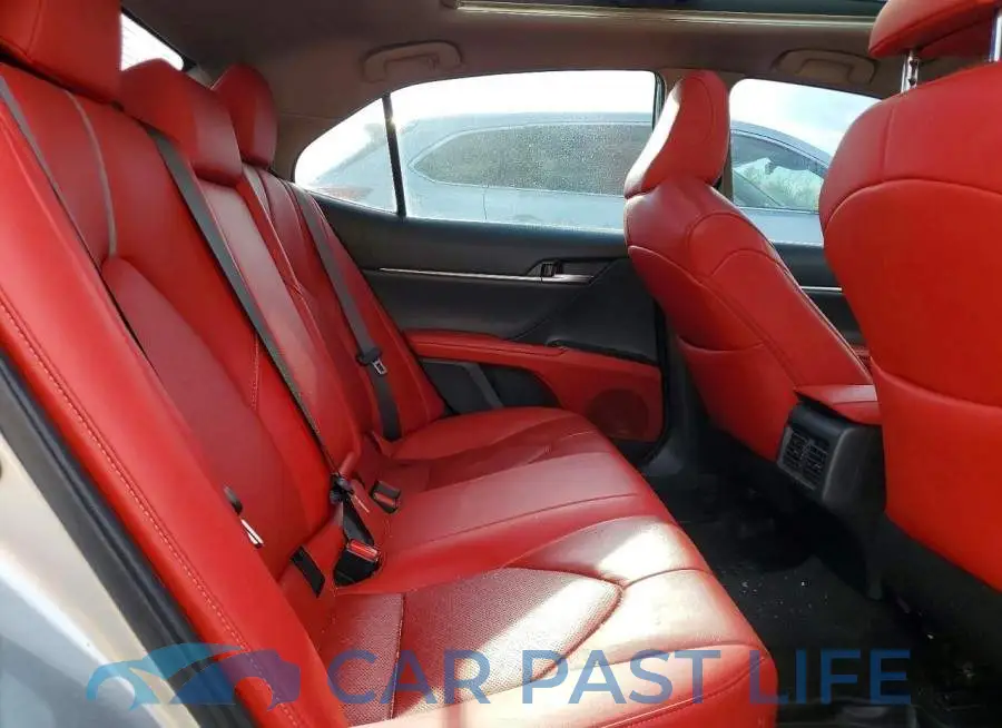 4T1B61HK1KU228504# 10