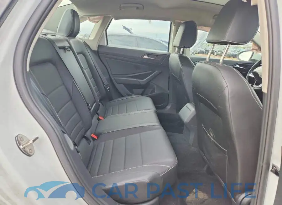 3VW7M7BU5RM075621# 10
