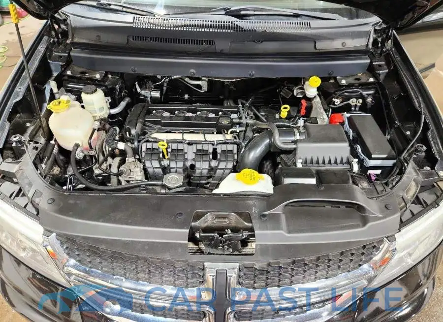 3C4PDCABXJT218195# 12