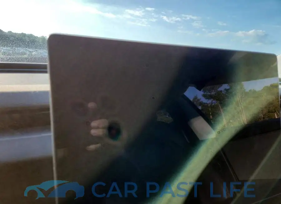 5YJ3E1EAXRF825693# 9