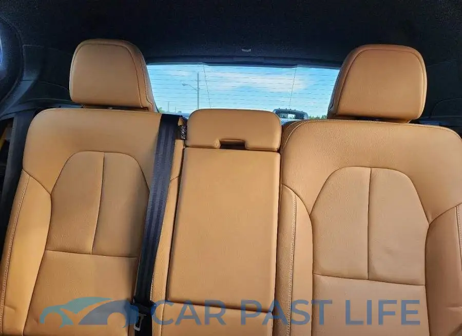 YV4162UK3L2325810# 10