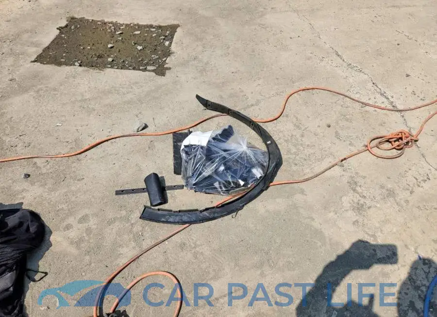 1FMCU9GN6RUA40236# 12