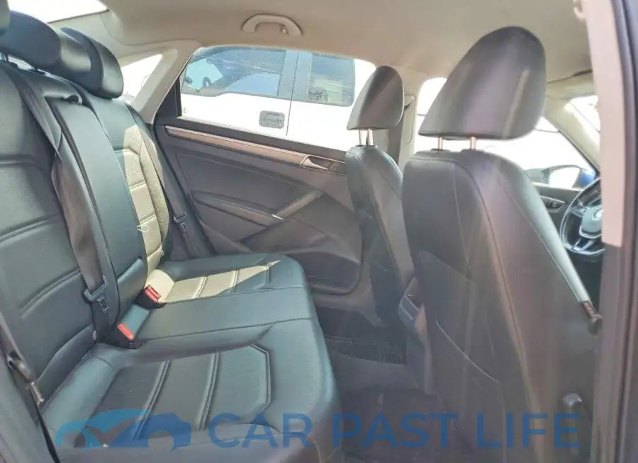 1VWDT7A34HC070652# 10