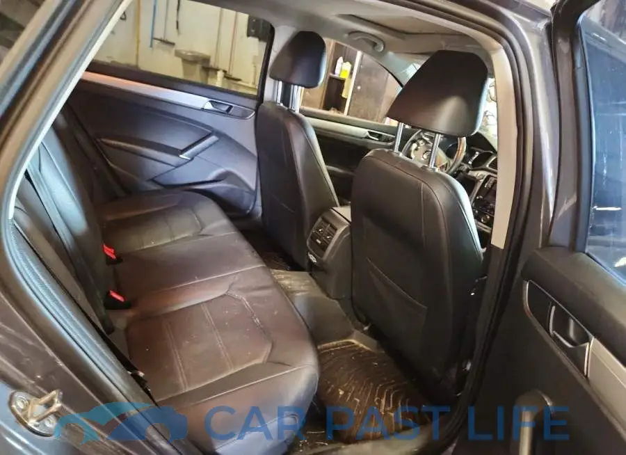 1VWLA7A33KC010662# 10