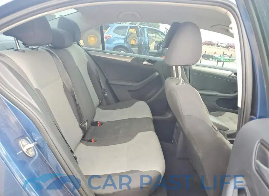 3VW2B7AJXJM250490# 10