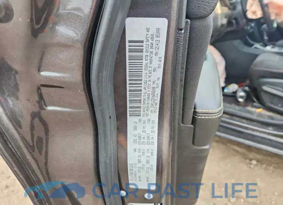 1C4PJLCB1HW592608# 12