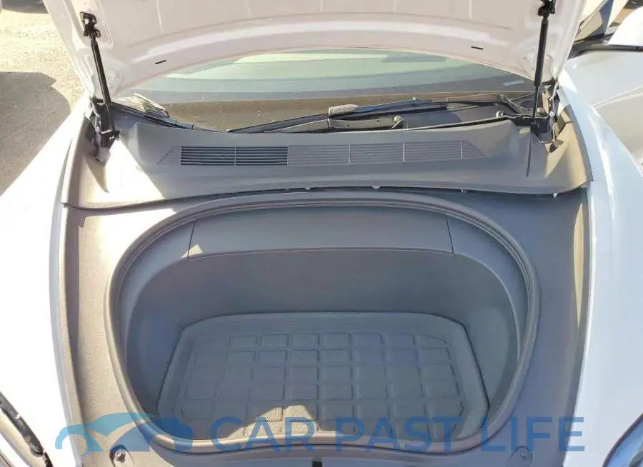 5YJ3E1EBXRF735050# 11