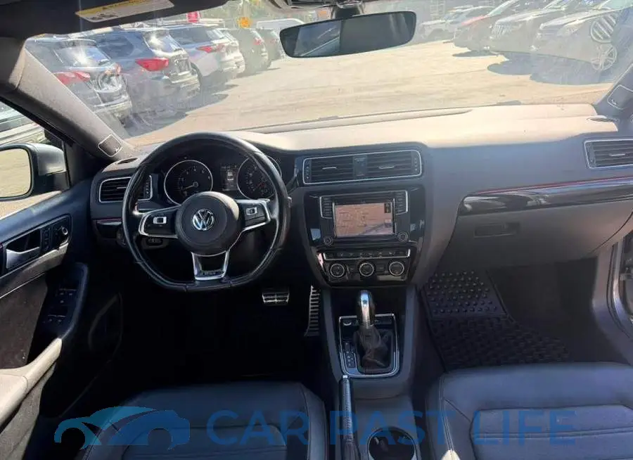 3VW4T7AJ2HM384751# 9