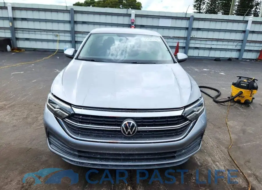 3VWCM7BU7NM005823# 5