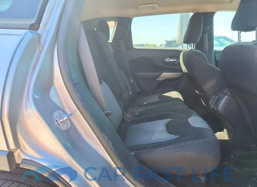 1C4PJLCB3JD510038# 11