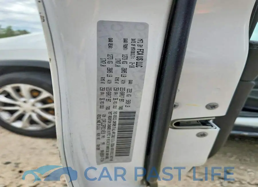 1C4PJLCB7KD114518# 12