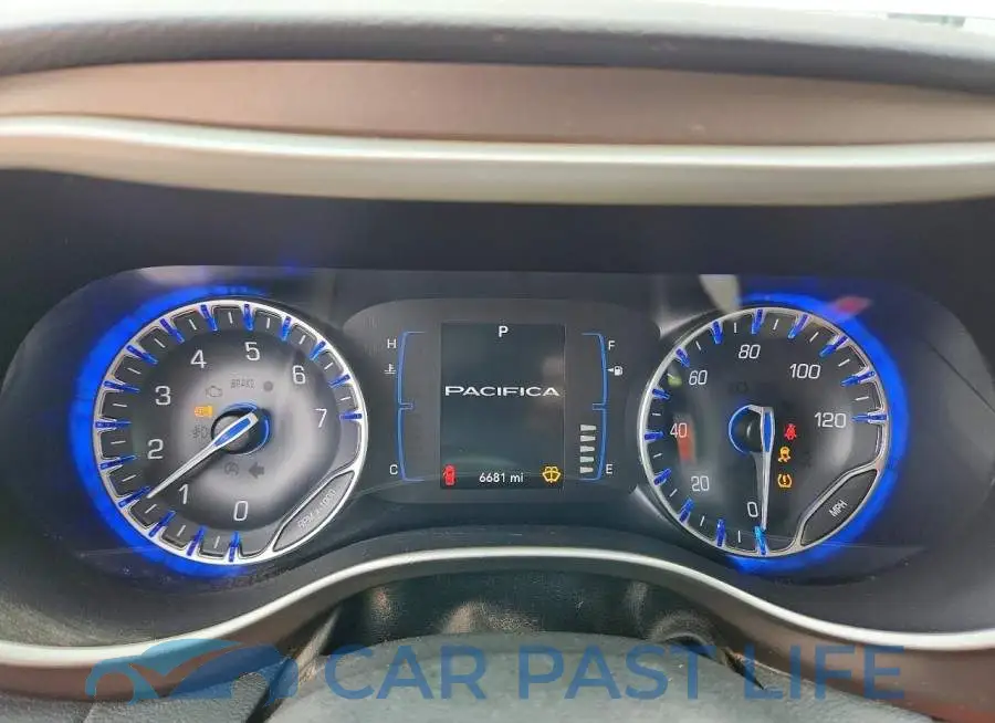 2C4RC1CG5HR500945# 9